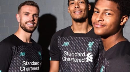 Liverpool tung mẫu áo đấu kỷ niệm 100 năm tri ân người cũ