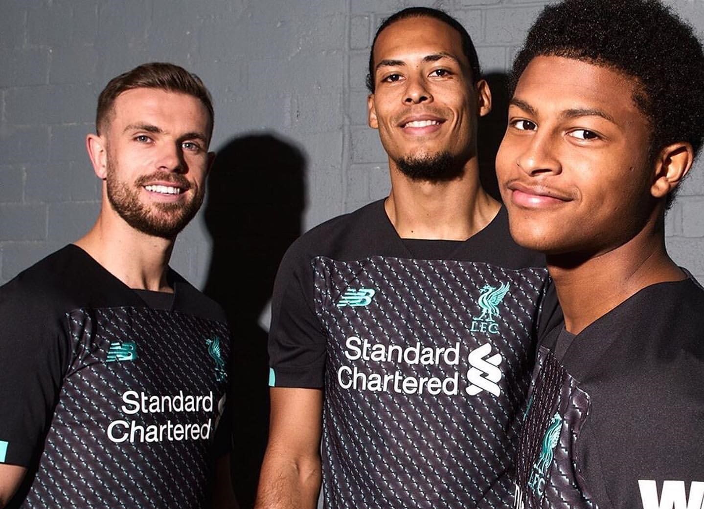 Liverpool tung mẫu áo đấu kỷ niệm 100 năm tri ân người cũ