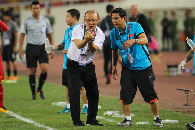 Trợ lý nói 7 thứ tiếng của ông Park và chuyện cây đèn thần ở Asian Cup